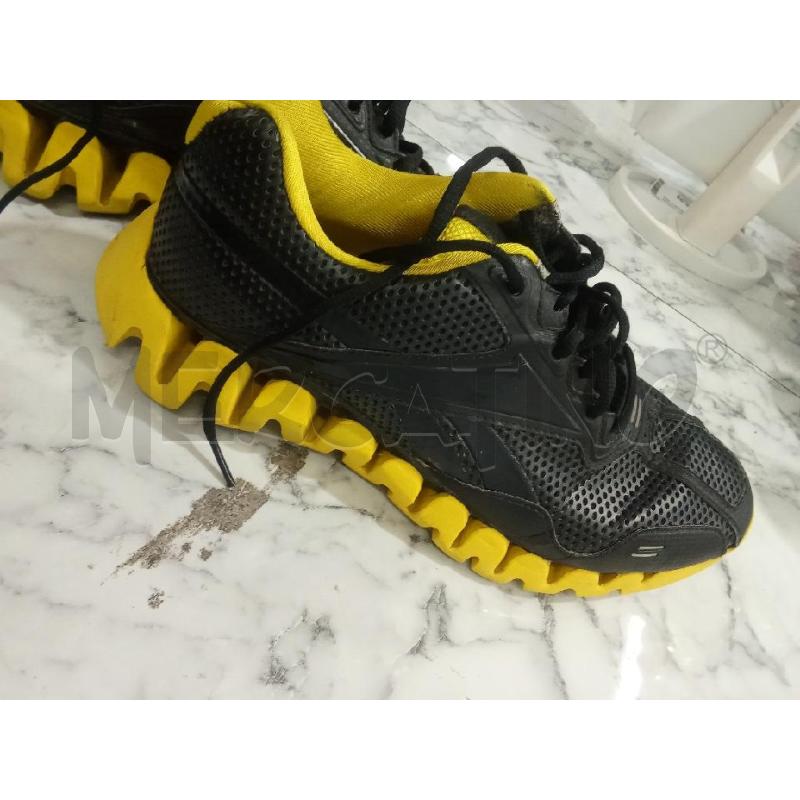 SCARPE UOMO NERE E GIALLE REEBOK | Mercatino dell'Usato Benevento 2