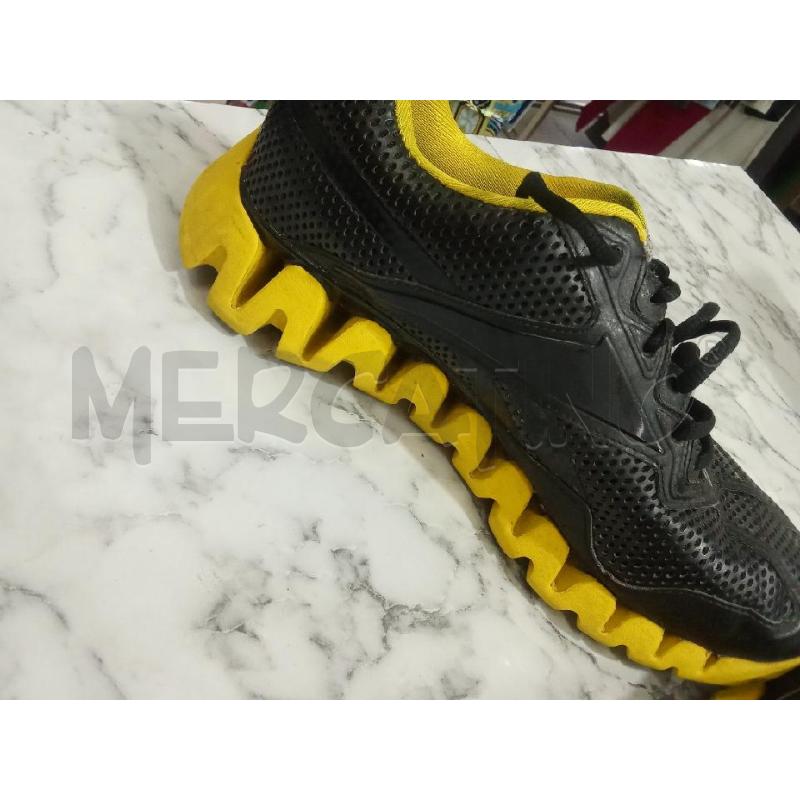 SCARPE UOMO NERE E GIALLE REEBOK | Mercatino dell'Usato Benevento 3