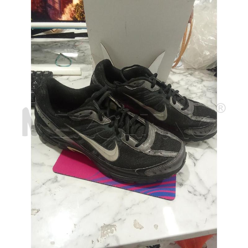 SCARPE UOMO NERE NIKE LOGO BIANCO  | Mercatino dell'Usato Benevento 1
