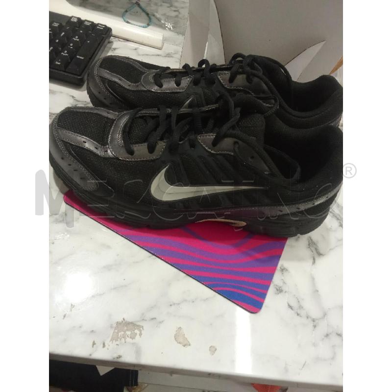 SCARPE UOMO NERE NIKE LOGO BIANCO  | Mercatino dell'Usato Benevento 3