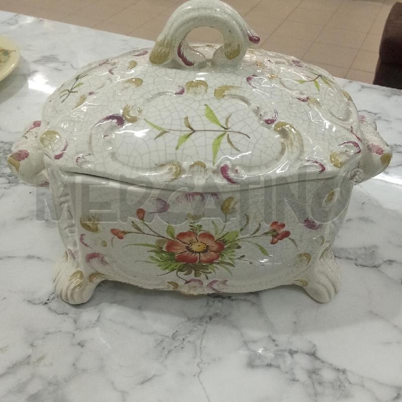 SCATOLA PORCELLANA BIANCA INS FIORELLINI | Mercatino dell'Usato Benevento 1