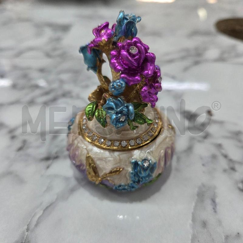 SCATOLINA METALLO ROSA FIORI INS BRILLANTINI TIPO CLOSOINNE | Mercatino dell'Usato Benevento 1