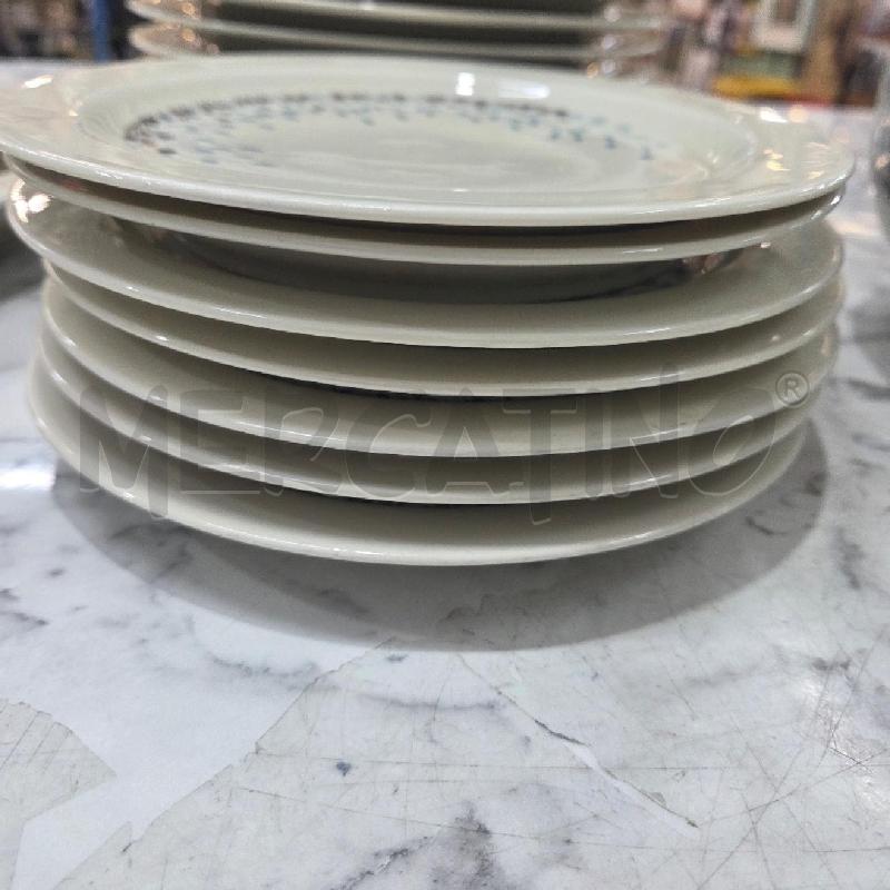 SERVIZIO PIATTI BEIGE FIORI AZZURRI MARRONI BAVARIA | Mercatino dell'Usato Benevento 3
