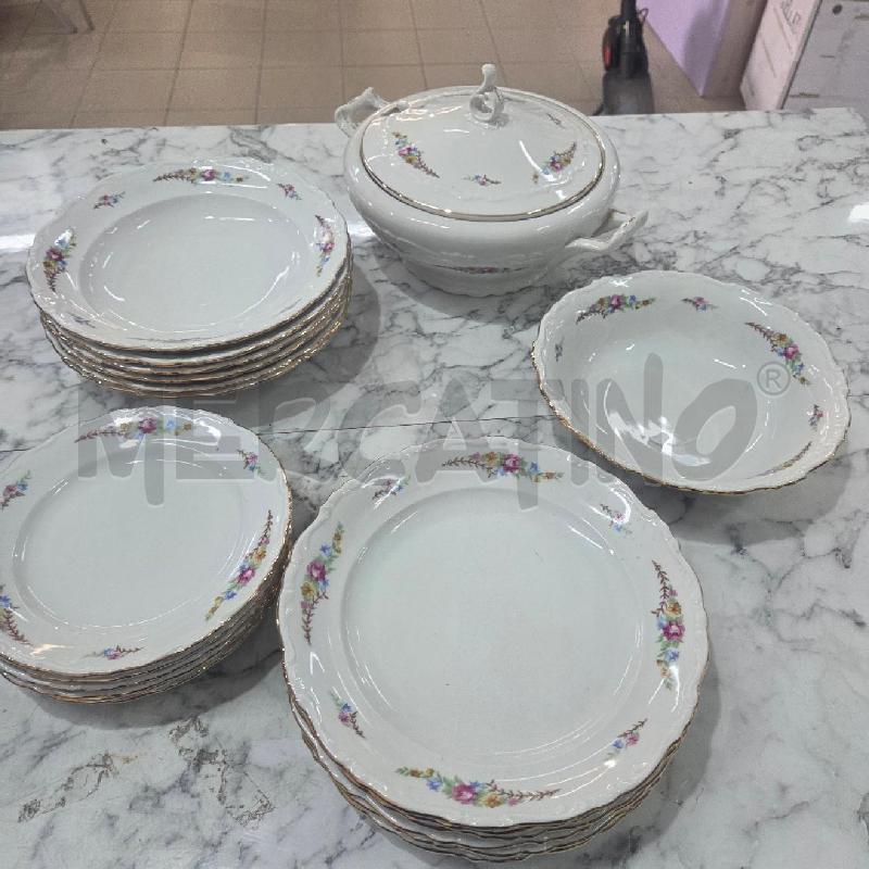 SERVIZIO PIATTI CER BIANCA INS FIORELLINI+ZUPPIERA+INSALATIERA | Mercatino dell'Usato Benevento 1