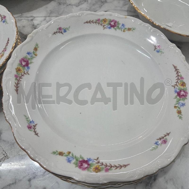 SERVIZIO PIATTI CER BIANCA INS FIORELLINI+ZUPPIERA+INSALATIERA | Mercatino dell'Usato Benevento 2