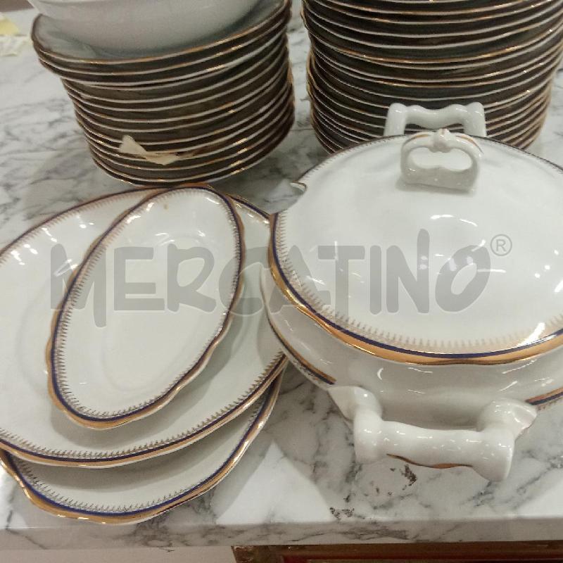 SERVIZIO PIATTI PORCELLANA BIANCA BORDO BLU DORATO TAVOLINE | Mercatino dell'Usato Benevento 4