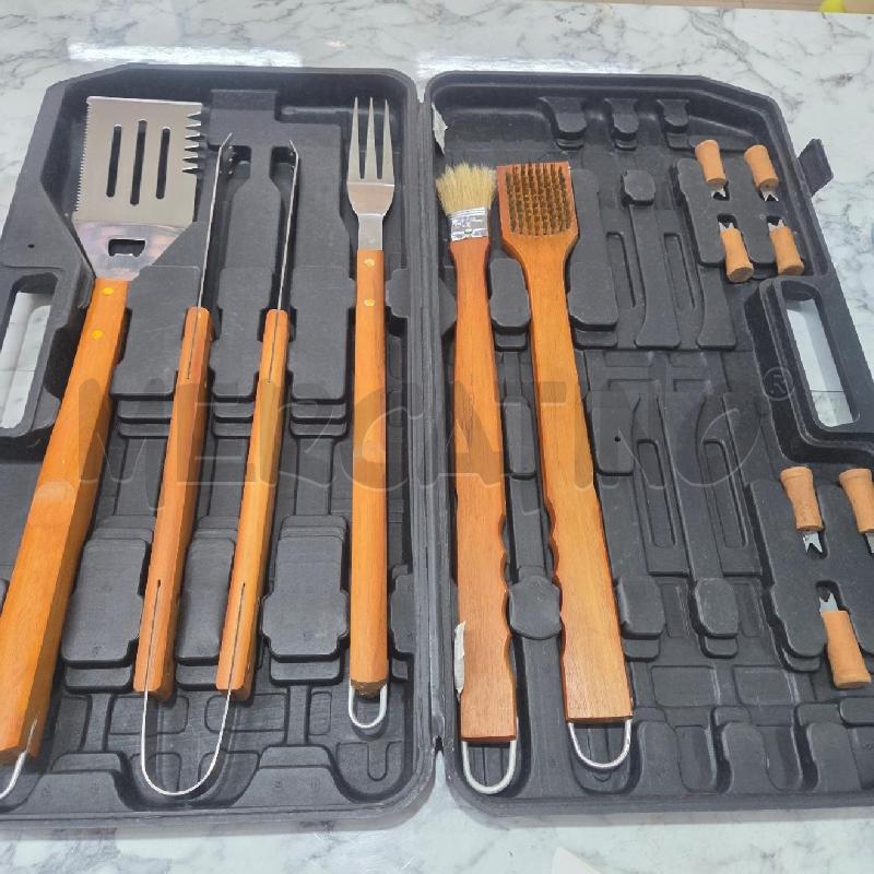 SET BARBECUE MANICO LEGNO  | Mercatino dell'Usato Benevento 1