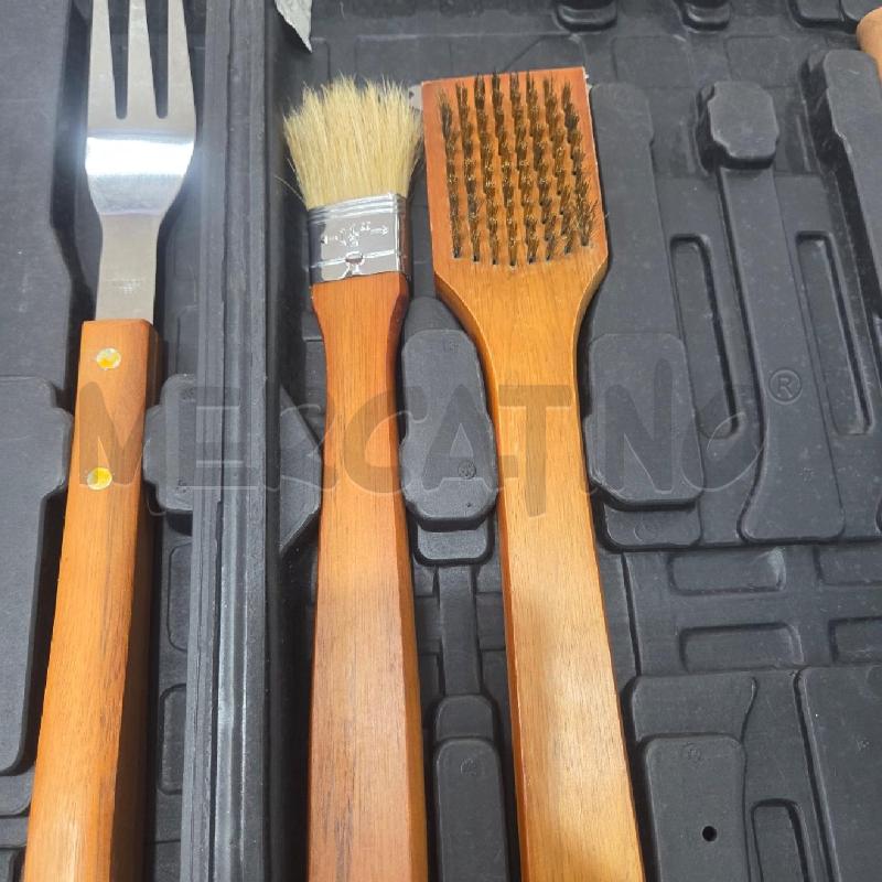 SET BARBECUE MANICO LEGNO  | Mercatino dell'Usato Benevento 3