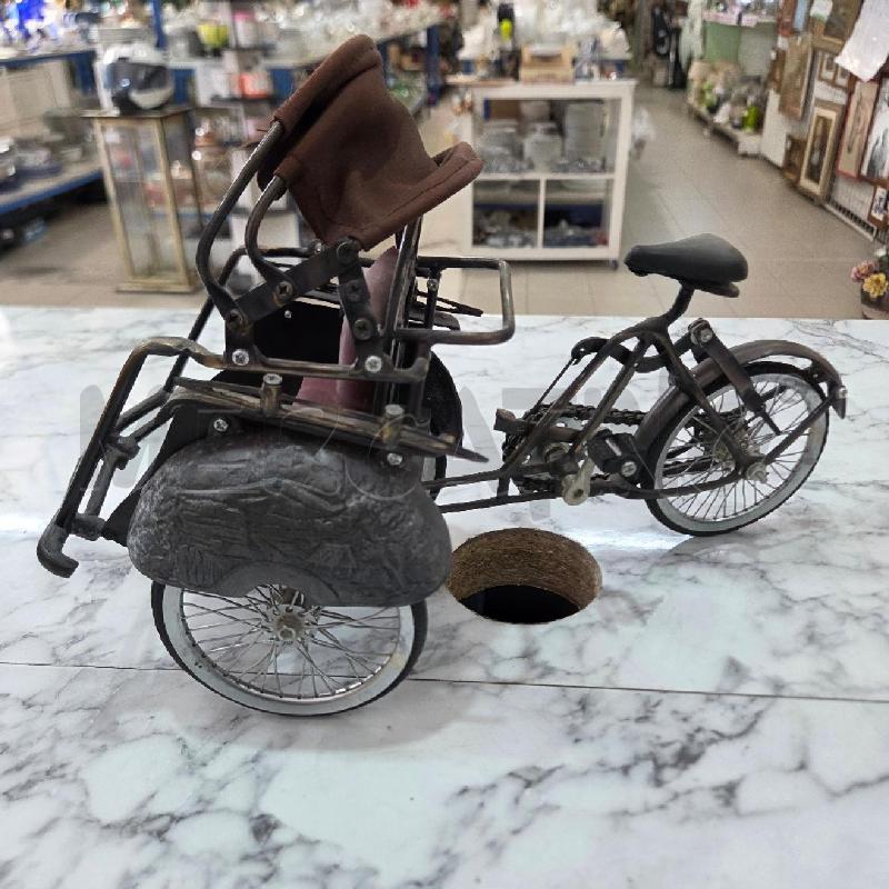SOPRAMMOBILE CARROZZA DA COLLEZIONE METALLO BICI CON SEDUTA PASSEGGERO | Mercatino dell'Usato Benevento 1