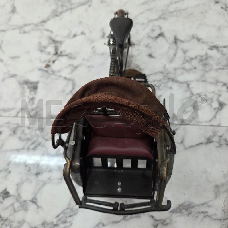 SOPRAMMOBILE CARROZZA DA COLLEZIONE METALLO BICI CON SEDUTA PASSEGGERO | Mercatino dell'Usato Benevento 3