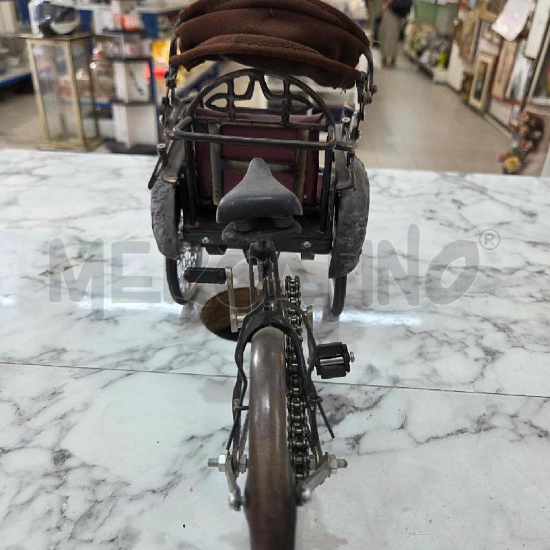 SOPRAMMOBILE CARROZZA DA COLLEZIONE METALLO BICI CON SEDUTA PASSEGGERO | Mercatino dell'Usato Benevento 4