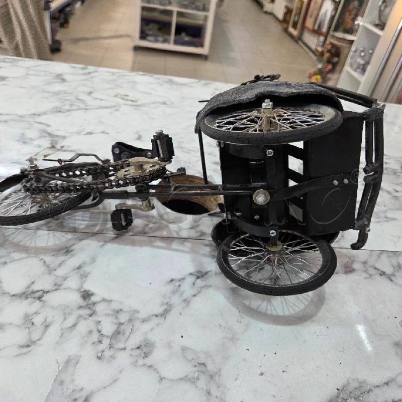 SOPRAMMOBILE CARROZZA DA COLLEZIONE METALLO BICI CON SEDUTA PASSEGGERO | Mercatino dell'Usato Benevento 5