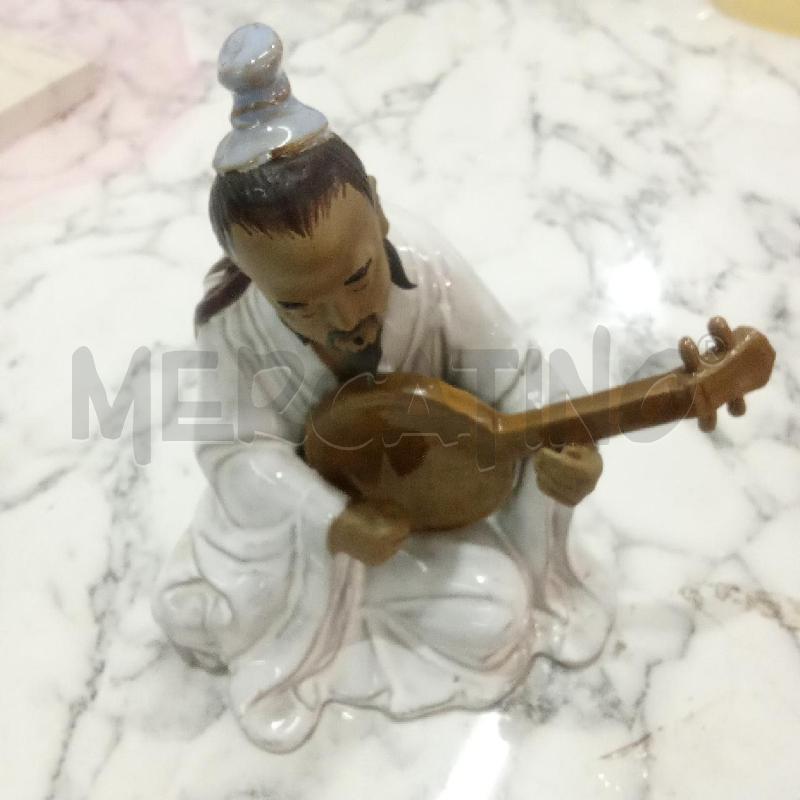 SOPRAMMOBILE CER SUONATORE DI MANDOLINO VESTITO BIANCO | Mercatino dell'Usato Benevento 1