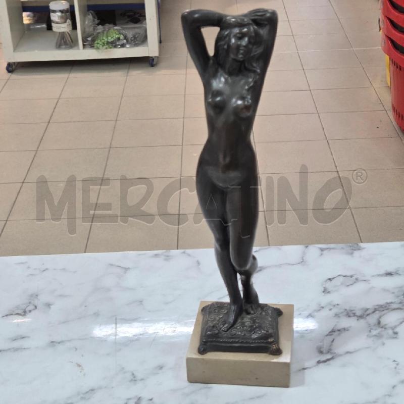 SOPRAMMOBILE DONNA BRONZATA BASE QUADRATA | Mercatino dell'Usato Benevento 1