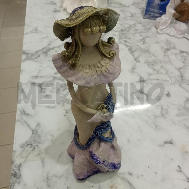 SOPRAMMOBILE STATUINA CRETA GONNA ROSA BLU  | Mercatino dell'Usato Benevento 1