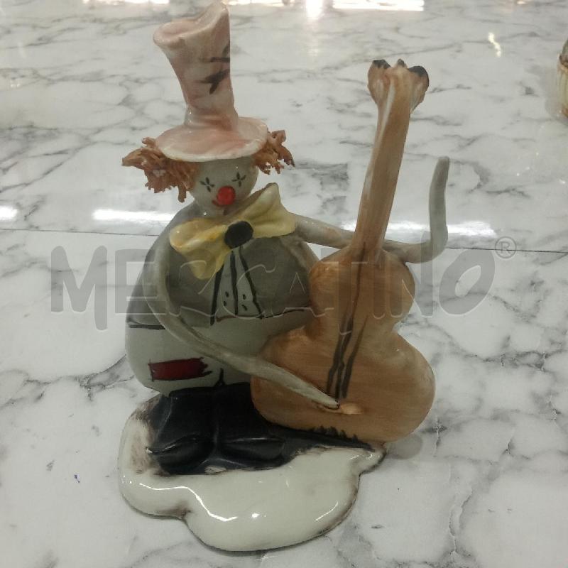 SOPRAMMOBILE STATUINA SIGNORA CON CHITARRA CAPODIMONTE  | Mercatino dell'Usato Benevento 1