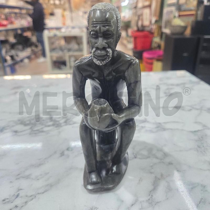 SOPRAMMOBILE UOMO SEDUTO CON VASO  | Mercatino dell'Usato Benevento 1