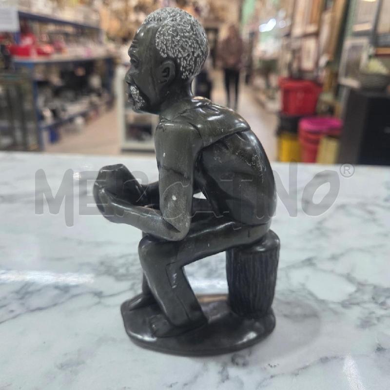 SOPRAMMOBILE UOMO SEDUTO CON VASO  | Mercatino dell'Usato Benevento 4
