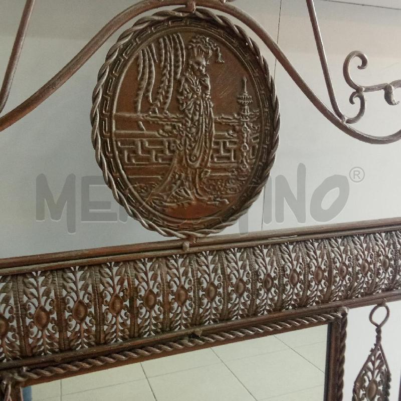 SPECCHIO FERRO BATTUTO MARRONCINO CON DECORAZIONE  | Mercatino dell'Usato Benevento 3