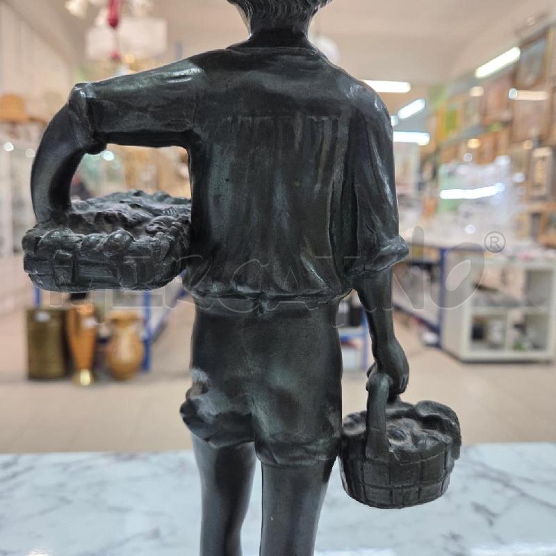 STATUA PESCATORE METALLO BASE SQUADRATA BIANCA | Mercatino dell'Usato Benevento 4