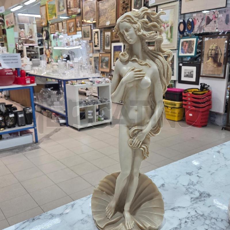 STATUA RESINA DONNA CHE ESCE DALLA CONCHIGLIA  | Mercatino dell'Usato Benevento 1