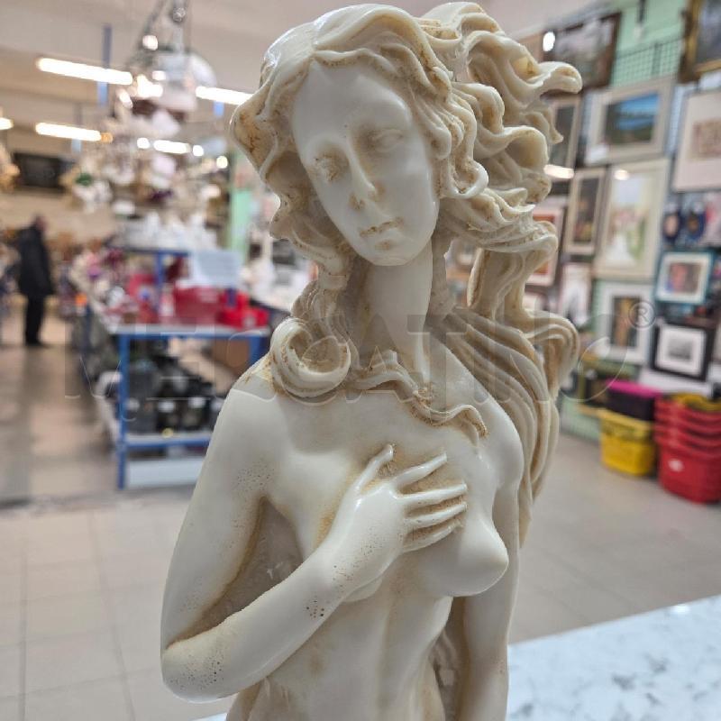 STATUA RESINA DONNA CHE ESCE DALLA CONCHIGLIA  | Mercatino dell'Usato Benevento 2