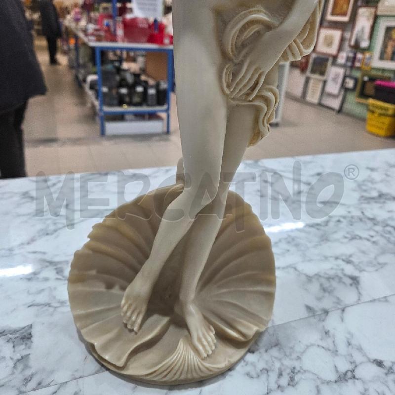 STATUA RESINA DONNA CHE ESCE DALLA CONCHIGLIA  | Mercatino dell'Usato Benevento 3