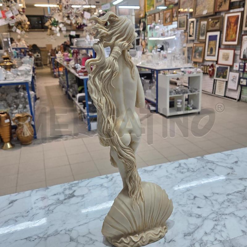 STATUA RESINA DONNA CHE ESCE DALLA CONCHIGLIA  | Mercatino dell'Usato Benevento 4