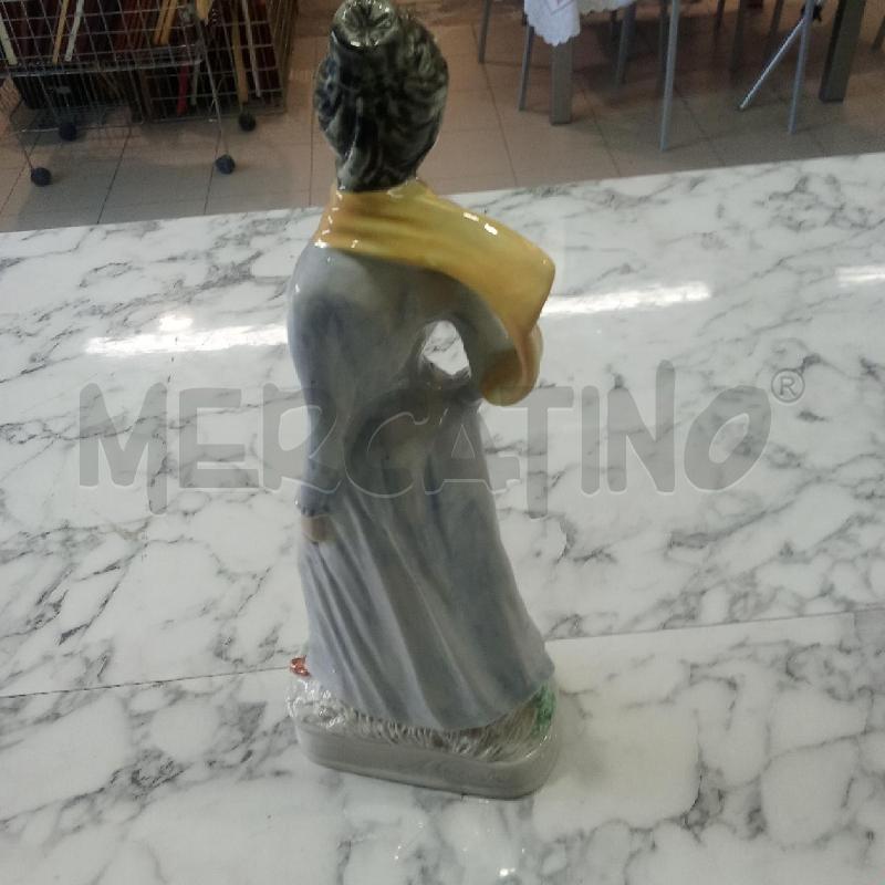 STATUINA CER DONNA CON CANE VESTITO AZZURRO CAPODIMONTE | Mercatino dell'Usato Benevento 3