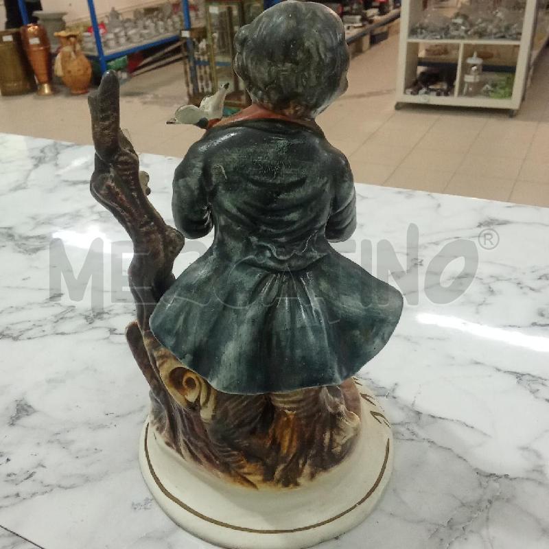 STATUINA CER RAGAZZO SEDUTO CAPODIMONTE DIFETTO MANO | Mercatino dell'Usato Benevento 3