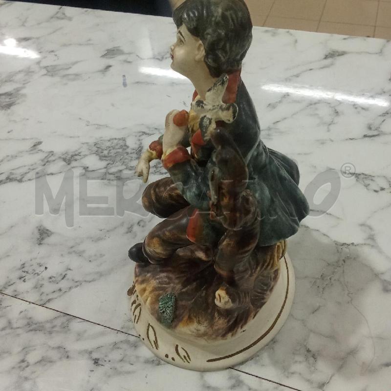 STATUINA CER RAGAZZO SEDUTO CAPODIMONTE DIFETTO MANO | Mercatino dell'Usato Benevento 4