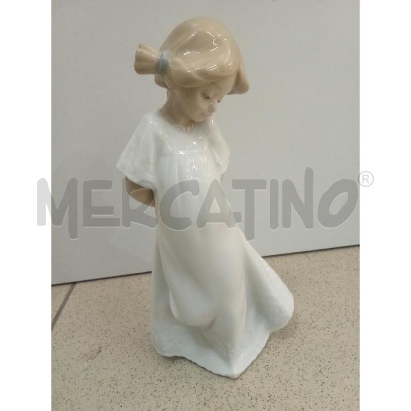 STATUINA PORCELLANA BIMBA VESTITO BIANCO NAO | Mercatino dell'Usato Benevento 1