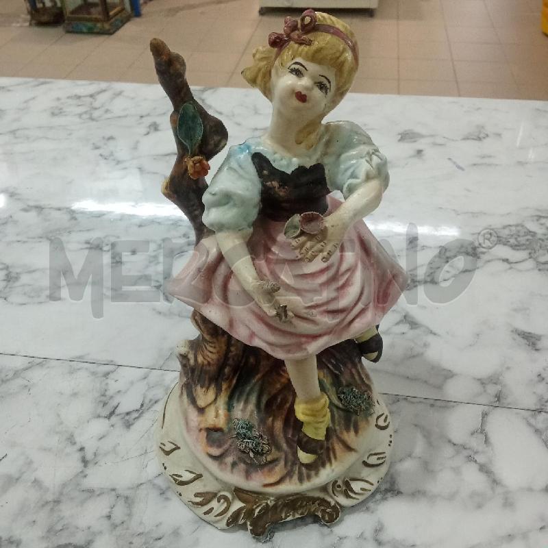 STATUINA RAGAZZA SEDUTA CER CAPODIMONTE | Mercatino dell'Usato Benevento 1
