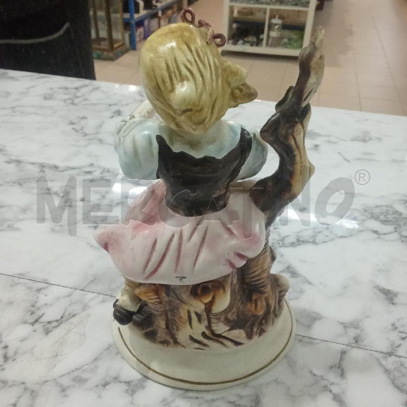 STATUINA RAGAZZA SEDUTA CER CAPODIMONTE | Mercatino dell'Usato Benevento 2