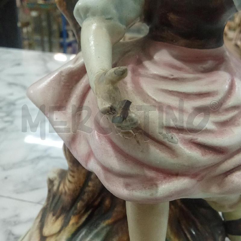 STATUINA RAGAZZA SEDUTA CER CAPODIMONTE | Mercatino dell'Usato Benevento 3