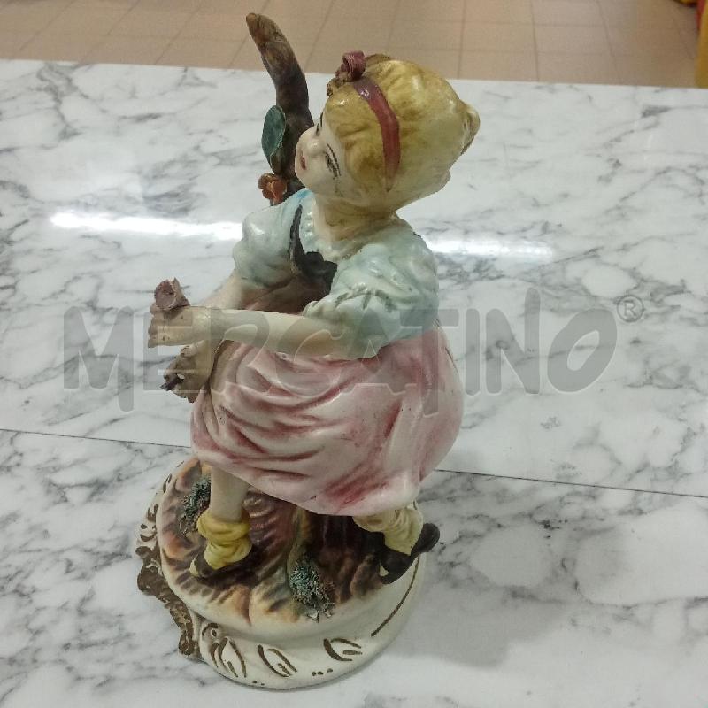 STATUINA RAGAZZA SEDUTA CER CAPODIMONTE | Mercatino dell'Usato Benevento 4
