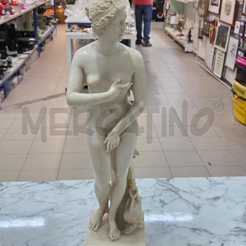 STATUINA RESINA BIANCA DONNA A SANTINI | Mercatino dell'Usato Benevento 1