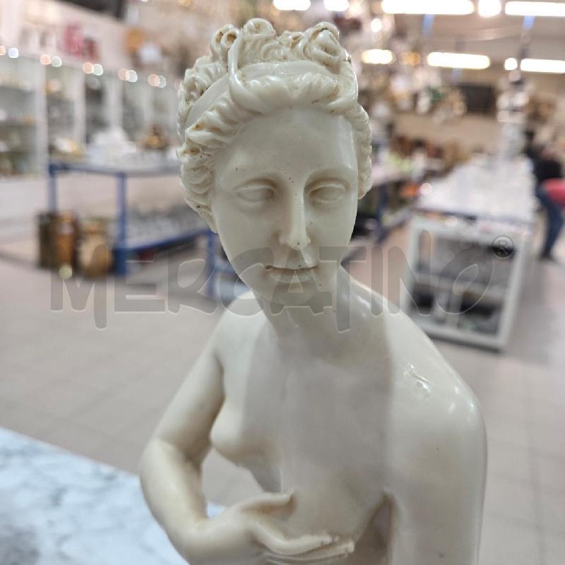 STATUINA RESINA BIANCA DONNA A SANTINI | Mercatino dell'Usato Benevento 4