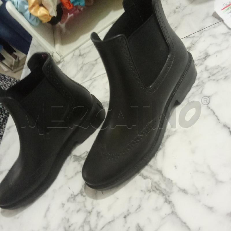 STIVALETTI DONNA NERI GOMMA CAMOMILLA TEXTURE PUNTINI IMPRESSI | Mercatino dell'Usato Benevento 3