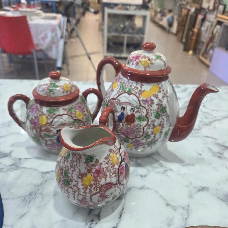 TEIERA COPPIA+LATT PORCELLANA BIANCA ROSSA STILE ORIENTALE | Mercatino dell'Usato Benevento 1