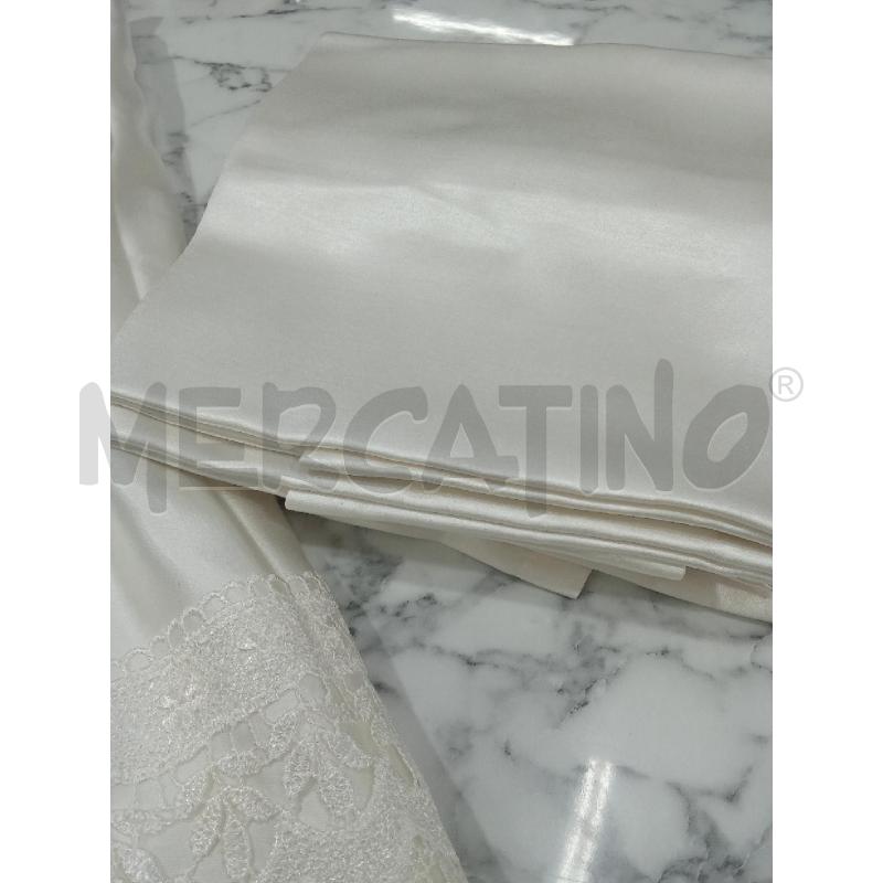 TOVAGLIA BIANCA+8TOVAGLIOLI200CMX190CM QUADRATA ORLO MERLETTO  | Mercatino dell'Usato Benevento 3