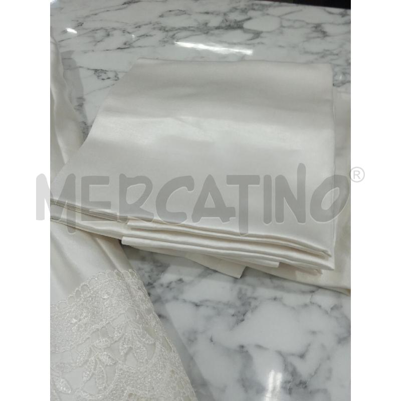 TOVAGLIA BIANCA+8TOVAGLIOLI RASO QUADRATA 200CMX190CM  | Mercatino dell'Usato Benevento 3