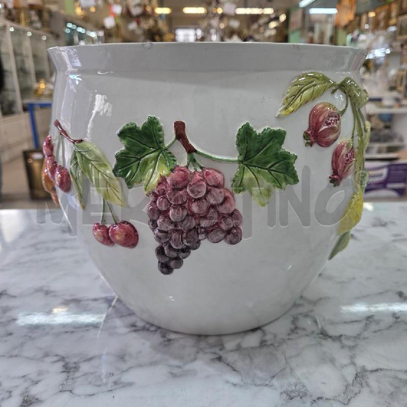 VASO CER BIANCO BOMBATO FIORI RILIEVO SAN MARCO NOVE | Mercatino dell'Usato Benevento 1