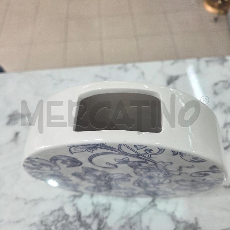 VASO CER BOMBATA BIANCO INS FIORI BLU | Mercatino dell'Usato Benevento 2
