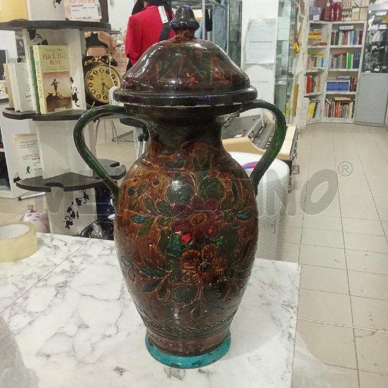 VASO CON COPERCHIO E MANICI MARRONE DIPINTO 69035 H47CM | Mercatino dell'Usato Benevento 1