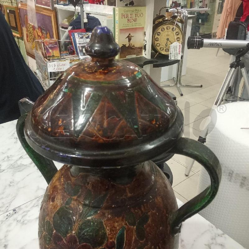 VASO CON COPERCHIO E MANICI MARRONE DIPINTO 69035 H47CM | Mercatino dell'Usato Benevento 2