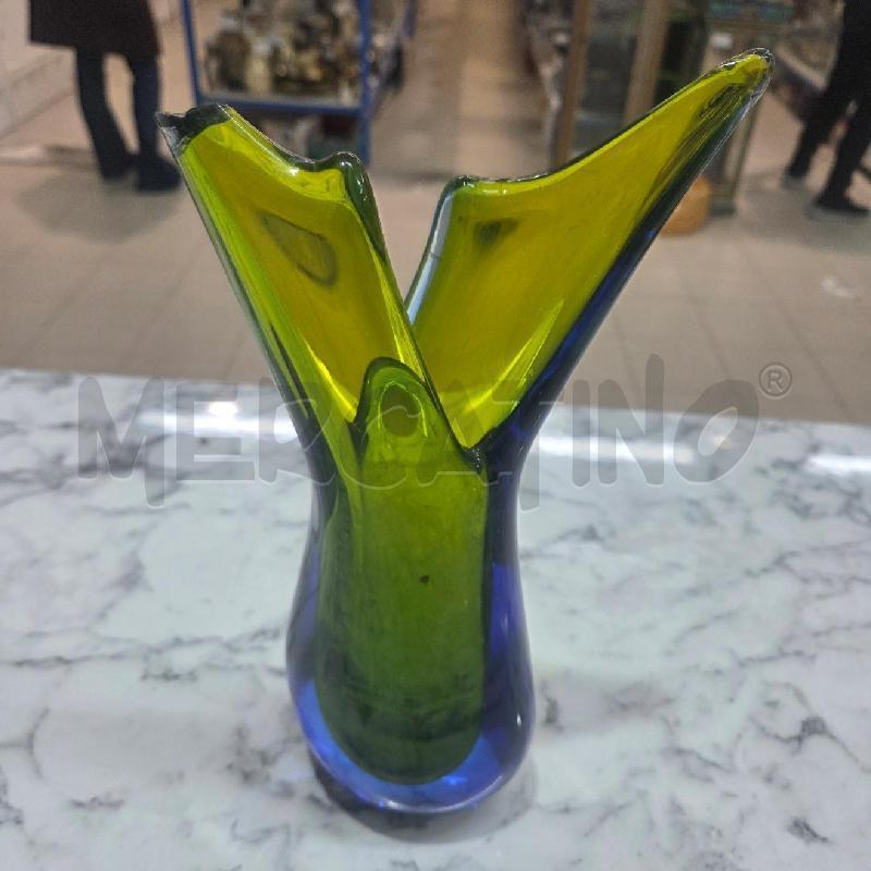 VASO VERDE BASE BLU VETRO BORDO DIFETTO PUNTA | Mercatino dell'Usato Benevento 1