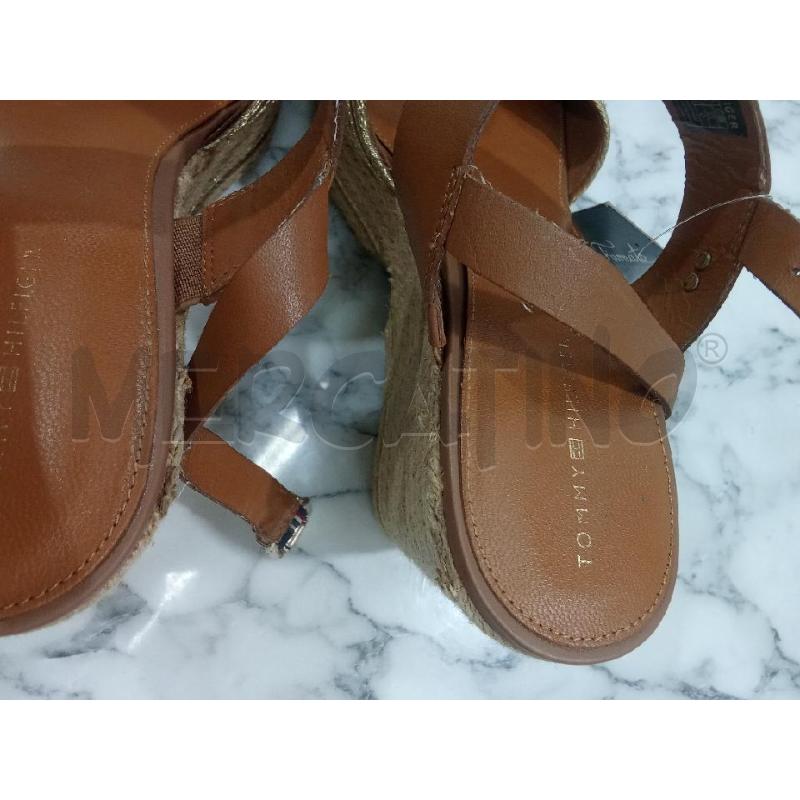 ZEPPA FASCIA GIALLA LAMINATA PARA IN PAGLIA TOMMY HILFIGER | Mercatino dell'Usato Benevento 3
