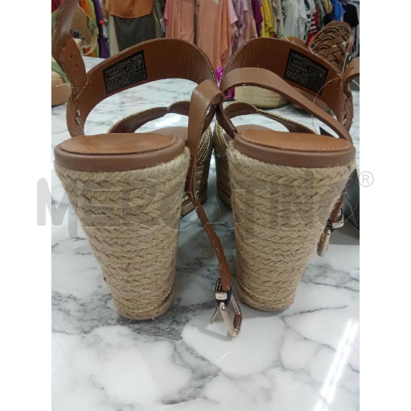 ZEPPA FASCIA GIALLA LAMINATA PARA IN PAGLIA TOMMY HILFIGER | Mercatino dell'Usato Benevento 4