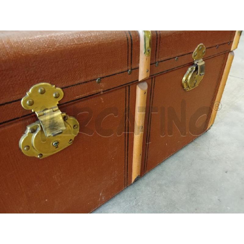 BAULE LEGNO INS MARRONE MANICI INTERNO QUADRETTATO | Mercatino dell'Usato San giorgio del sannio 3